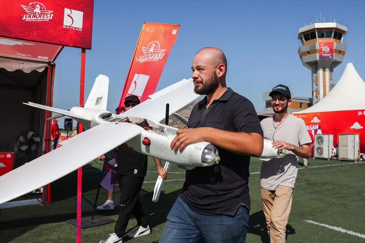 Çanakkale'de TEKNOFEST Savaşan İHA Yarışması Devam Ediyor