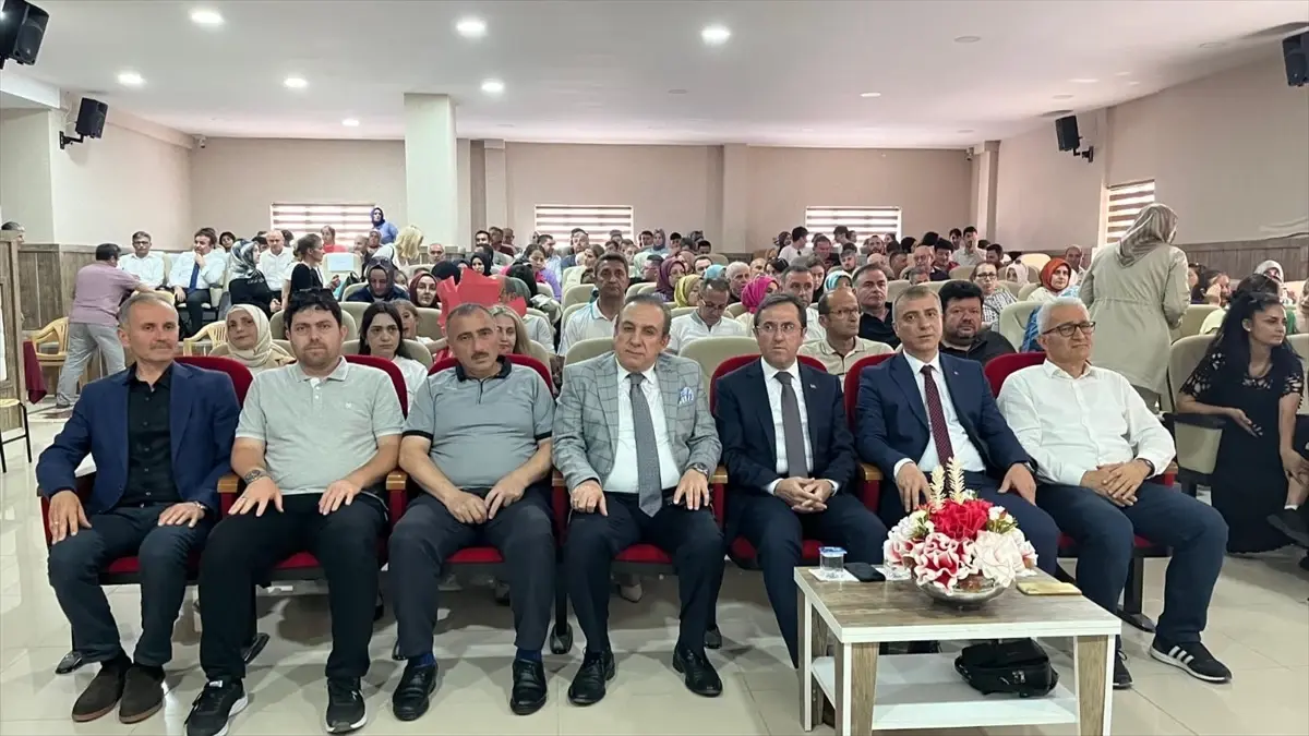 Terme'de Öğretmenlere Yönelik Besteli Şiirler Dinletisi Düzenlendi
