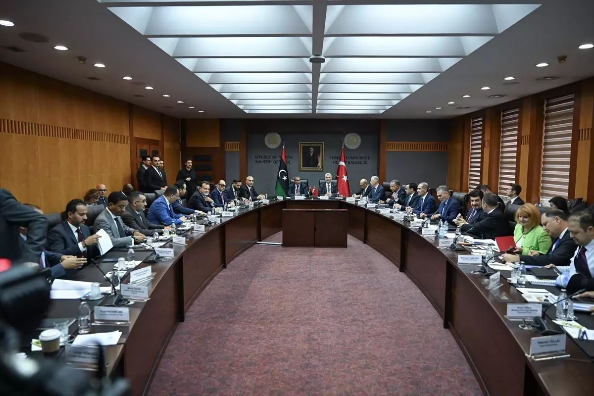 Ticaret Bakanı Bolat, Libya Ulaştırma Bakanı Şehubi ile görüştü Açıklaması