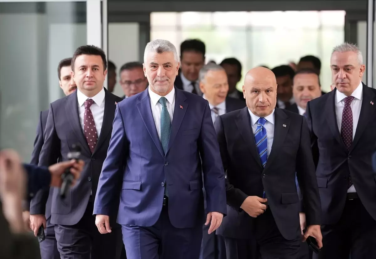 Ticaret Bakanı Ömer Bolat, mayıs ayı dış ticaret verilerini açıkladı: (1)