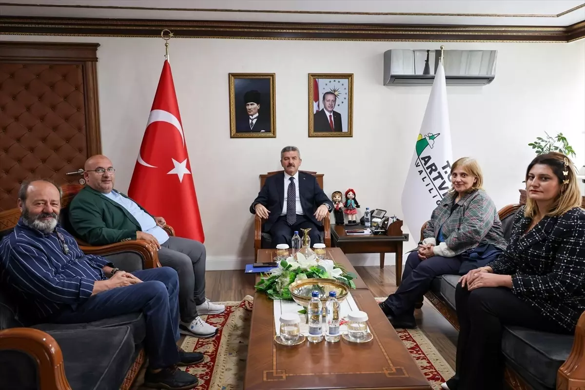 Artvin Valisi, İnternet Gazeteciliği Derneği Başkanı ile Bir Araya Geldi
