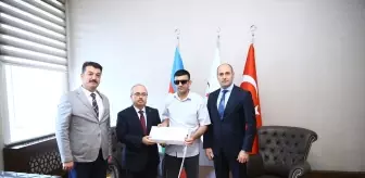 TİKA'dan Azerbaycanlı görme engelli gazilere akıllı baston desteği
