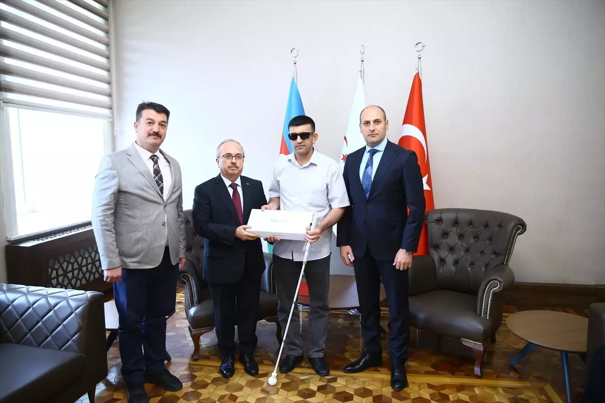 TİKA'dan Azerbaycanlı görme engelli gazilere akıllı baston desteği