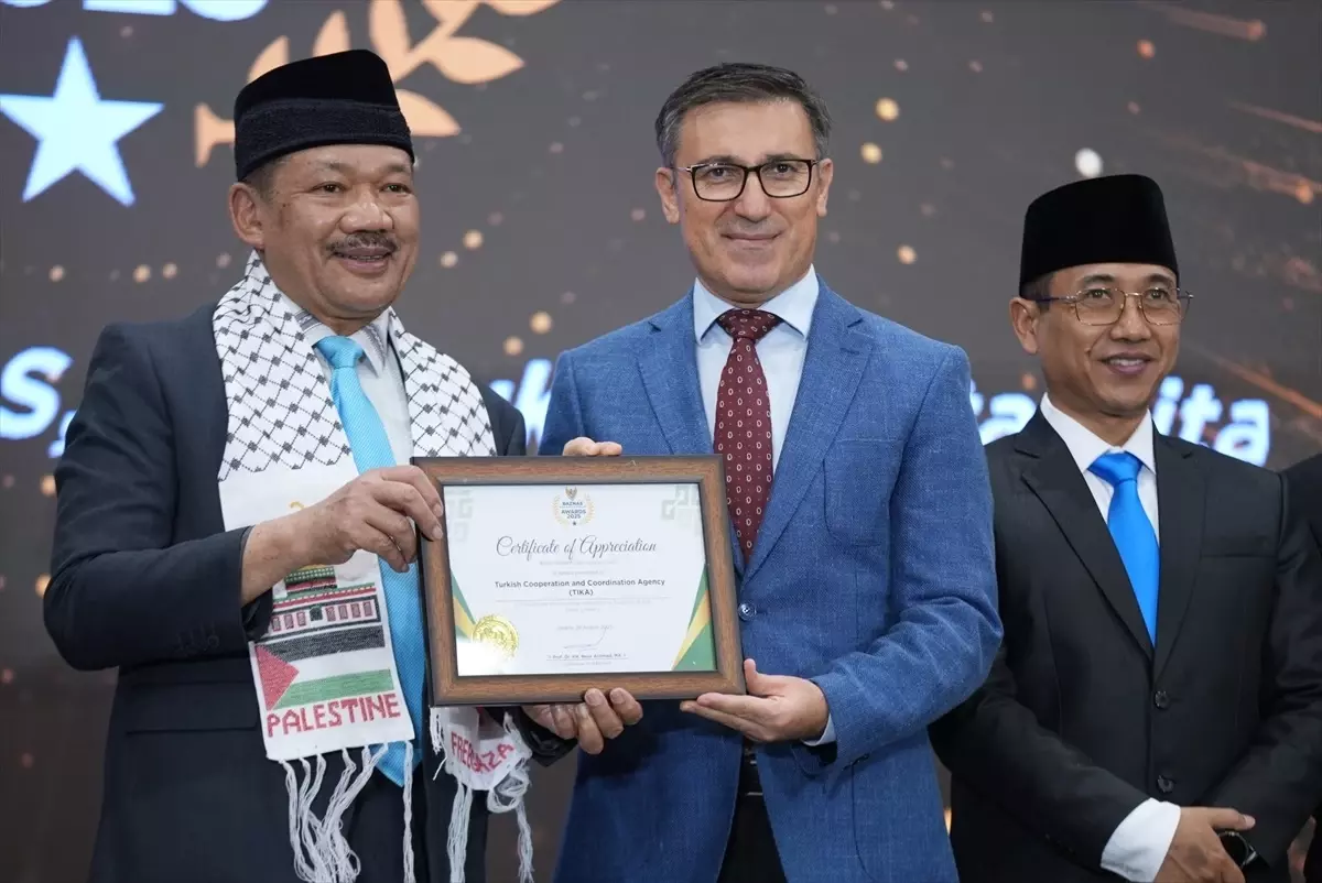 TİKA, Endonezya'da 'Uluslararası En İyi Kurumsal Partner' Ödülünü Kazandı