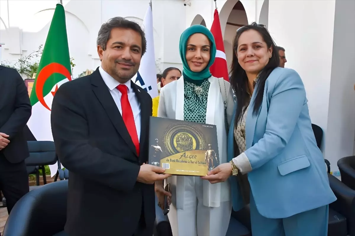 Cezayir'de Hat ve Ebru Sanatı Eğitim Programı Sertifika Töreni Düzenlendi