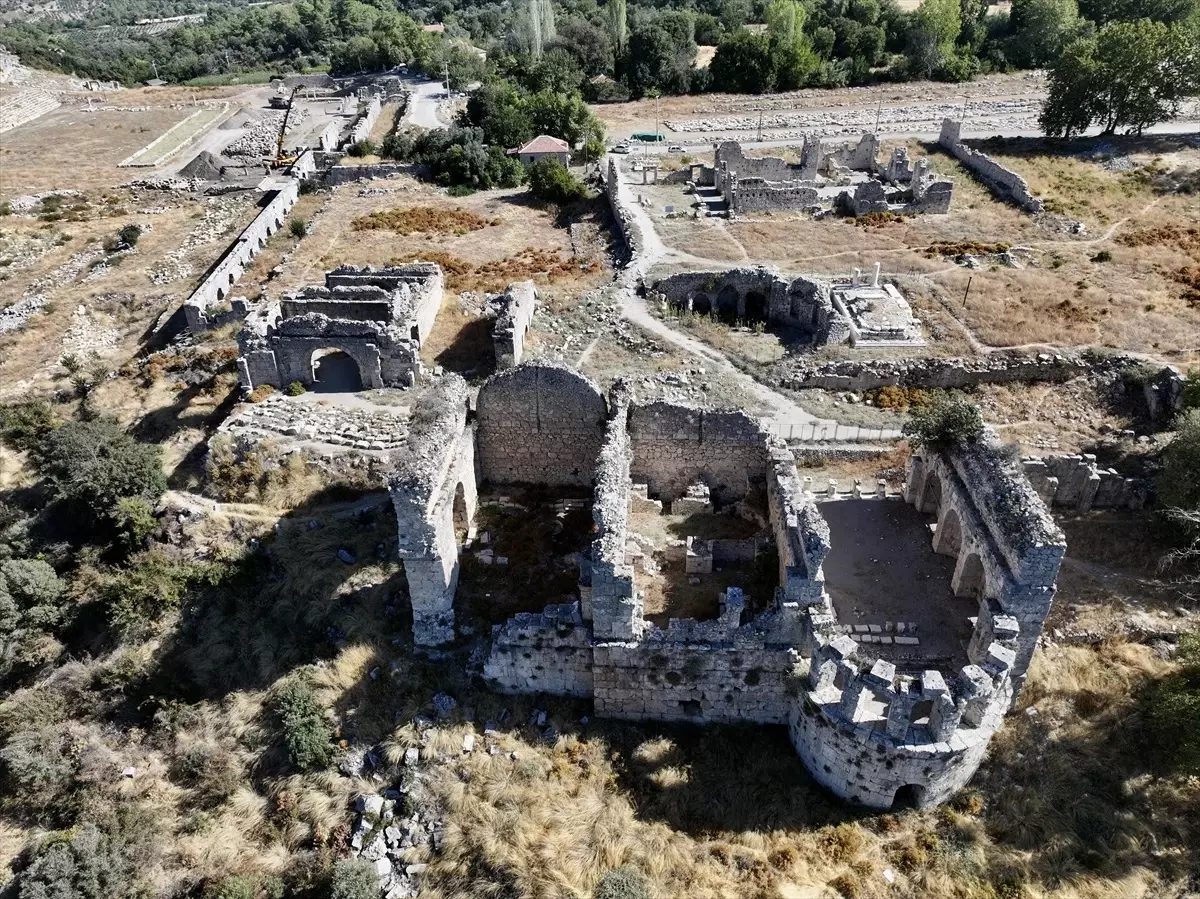 Tlos Antik Kenti'nde Restore Çalışmaları Devam Ediyor