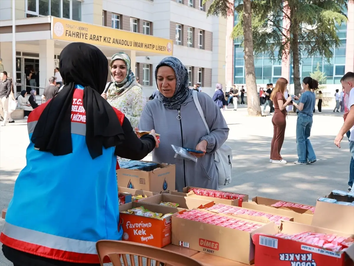 Tokat Belediyesi'nden Sınav Heyecanına Destek İkramları