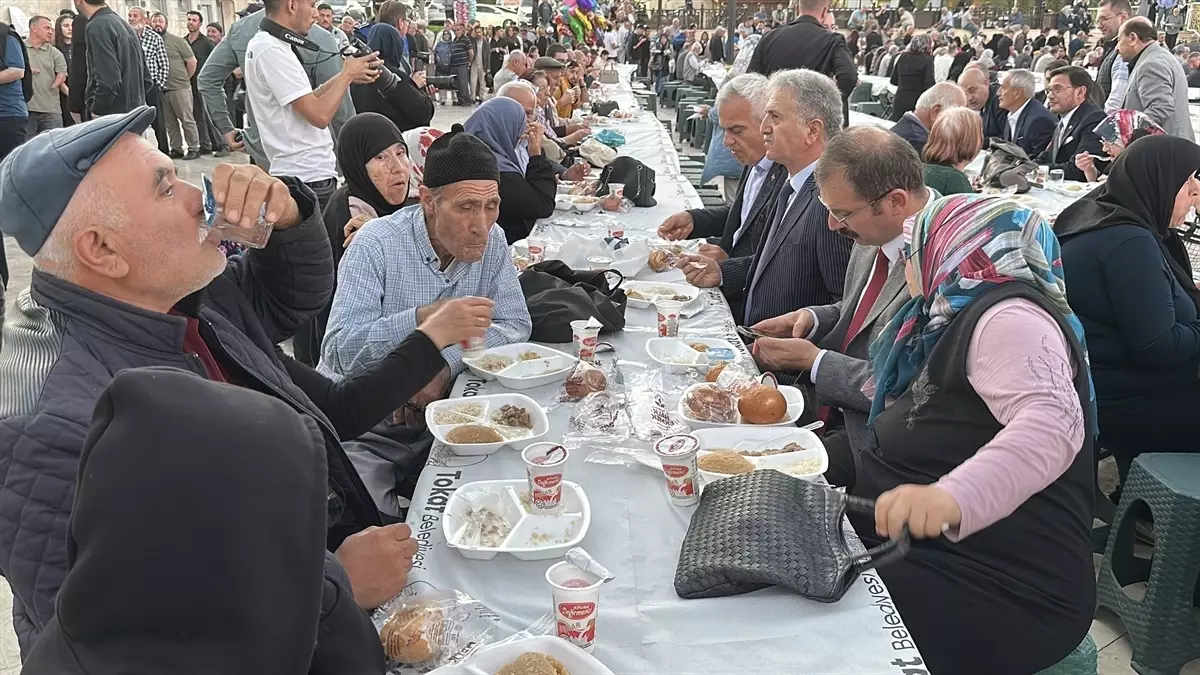Tokat'ta 38. Ahilik Haftası Etkinlikleri: 5 Bin Kişiye Ahi Pilavı İkram Edildi