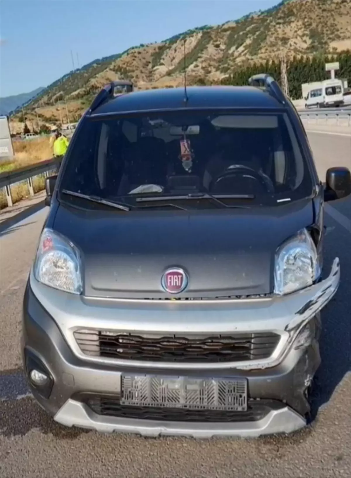 Tokat'ta Bariyere Çarpan Araçta 4 Kişi Yaralandı