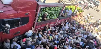 Tokat'ta Üreticiden Vatandaşa Ücretsiz Karpuz Dağıtımı