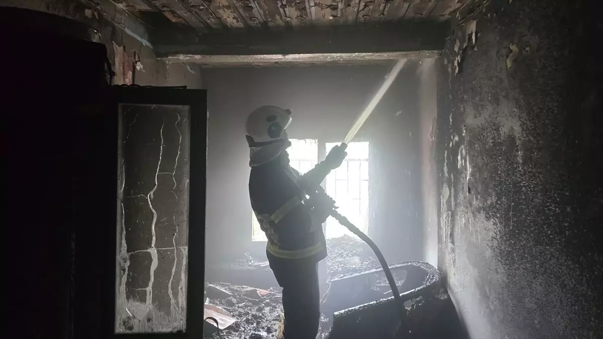 Tokat Niksar'da Yangın: Bir Ev Kullanılamaz Hale Geldi