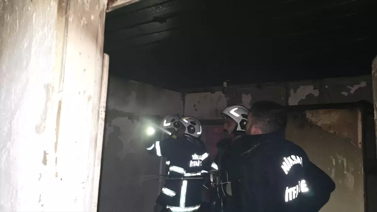 Niksar'da Yangın: Evde Hasar Meydana Geldi