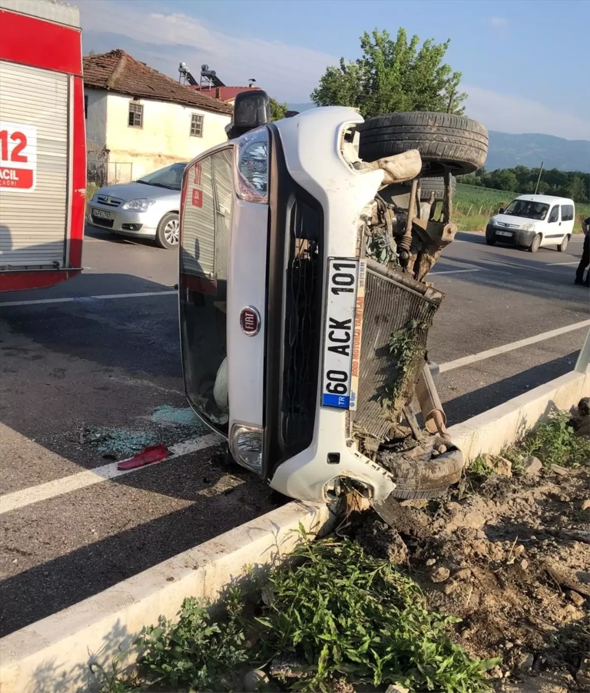 Tokat'ta Hafif Ticari Araç Devrildi: 4 Yaralı