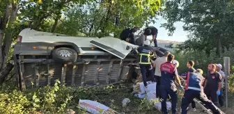 Tokat'ta Devrilen Minibüste İki Yaralı