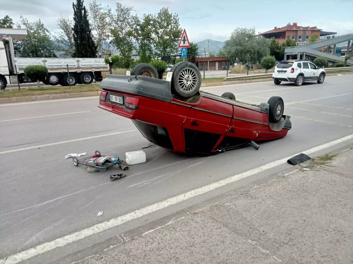 Tokat'ta Devrilen Otomobilde 2 Yaralı