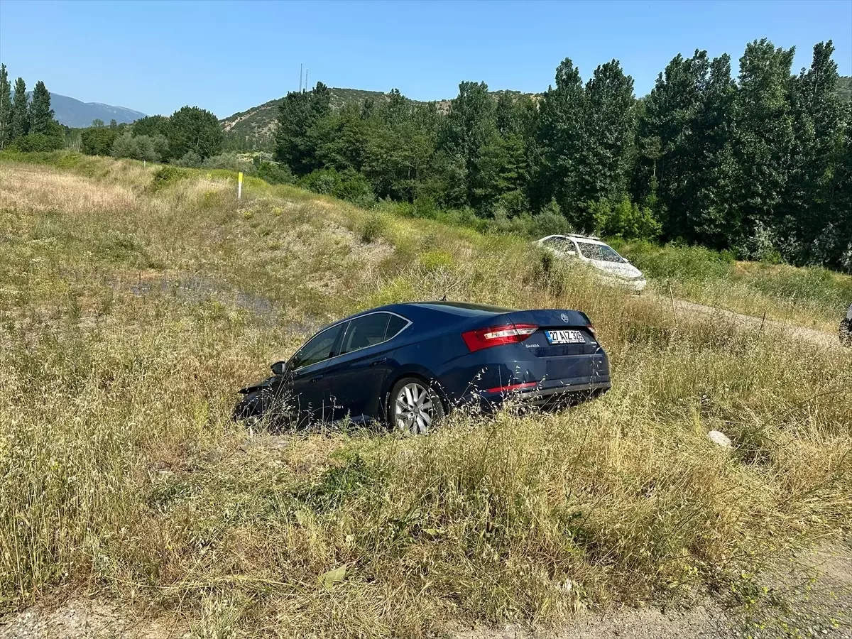 Tokat'ta Devrilen Otomobilde 7 Kişi Yaralandı