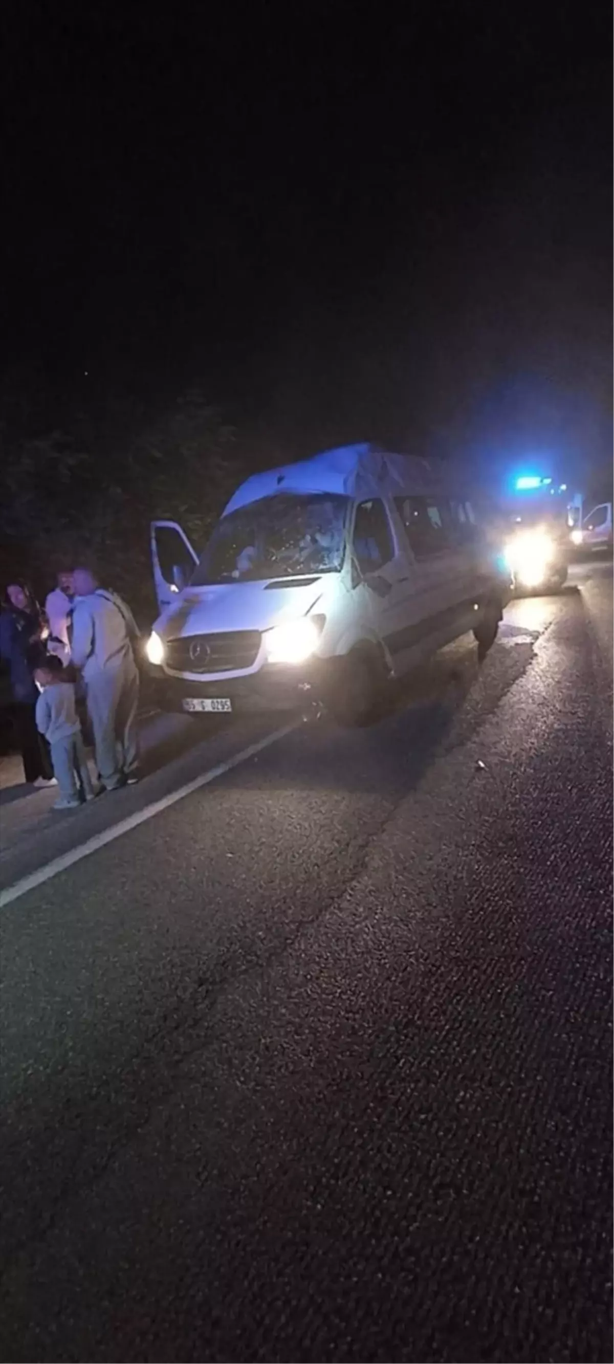 Tokat'ta Düğüne Giden Minibüs Kazası: 13 Yaralı