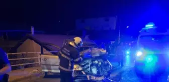 Tokat'ta Elektrik Direğine Çarpan Araçta 3 Yaralı