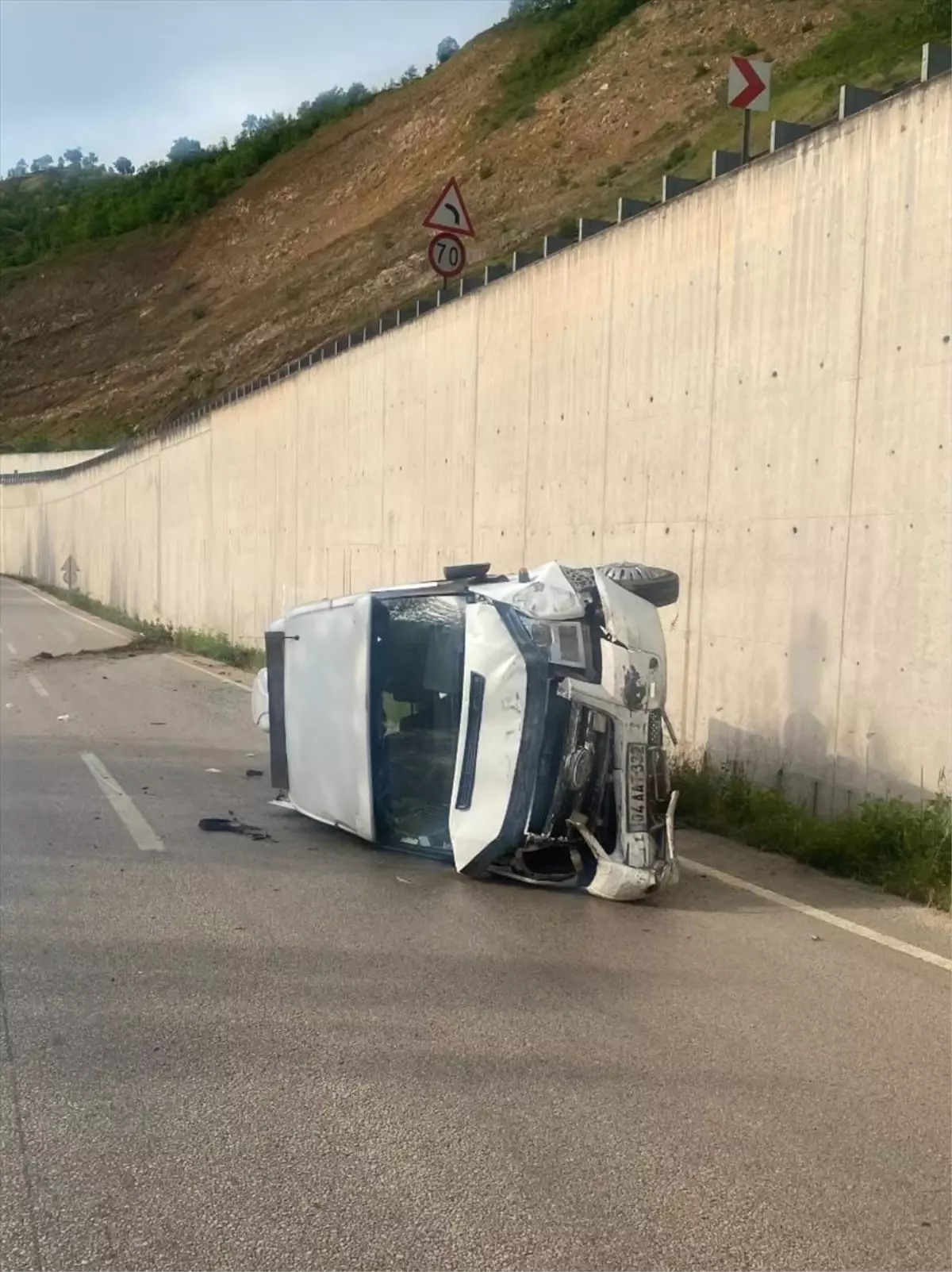 Tokat'ta Taziye Yolunda Minibüs Devrildi: 10 Yaralı