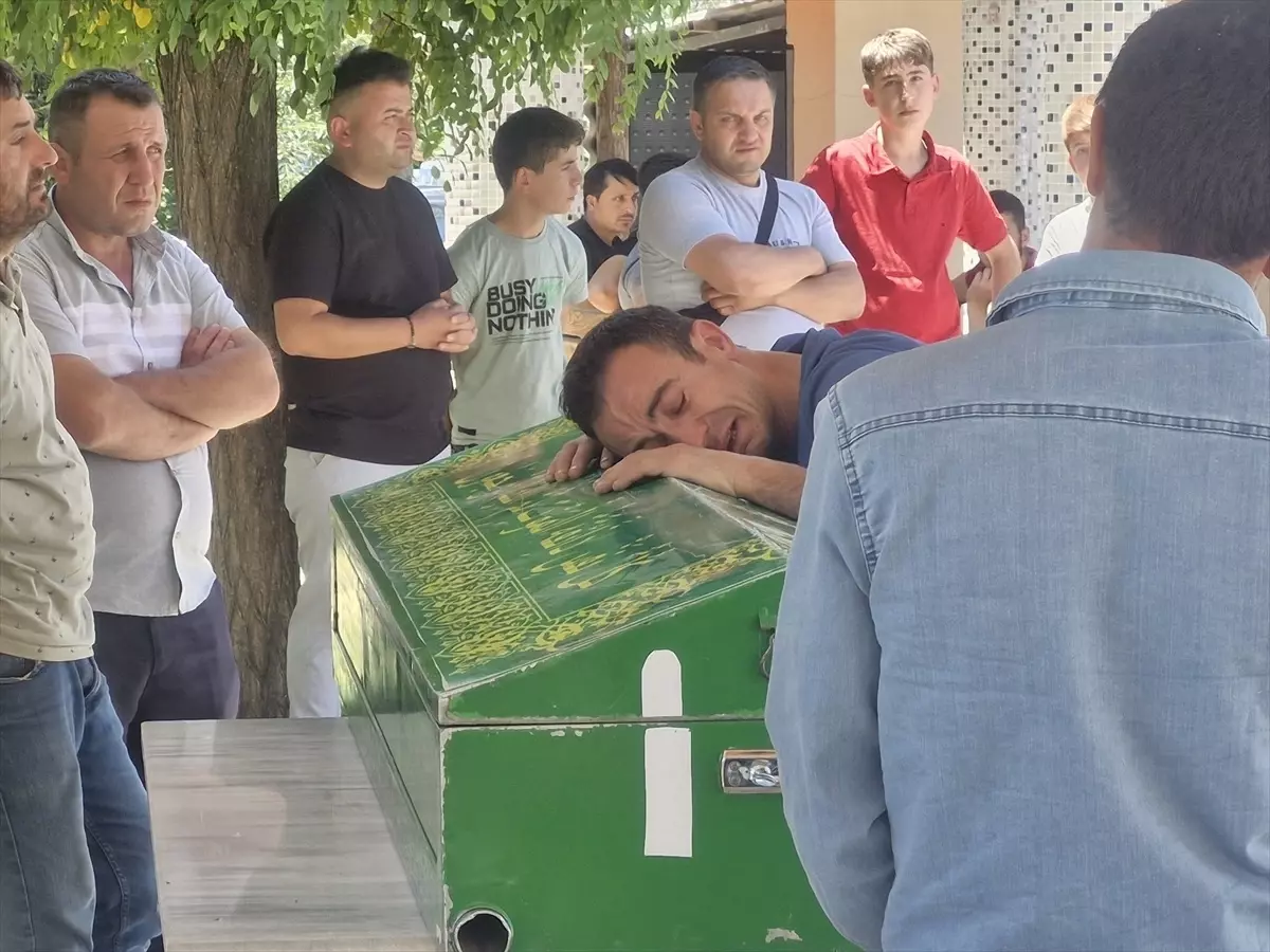 Otomobilin Çarptığı 3 Yaşındaki Efe, Toprağa Verildi