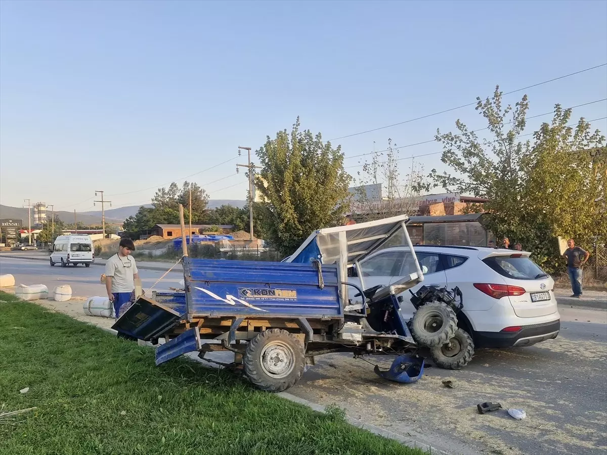 Tarım Aracı Otomobille Çarpıştı: 1 Yaralı
