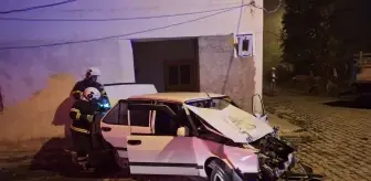 Park Halindeki Traktöre Çarpan Otomobilin Sürücüsü Hayatını Kaybetti
