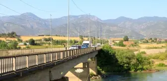 Kelkit Çayı'nda Mahsur Kalan Kadın İtfaiye Ekipleri Tarafından Kurtarıldı