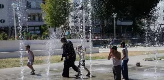 Tokat'ta Sıcak Hava Çocukları Süs Havuzlarına Yönlendirdi