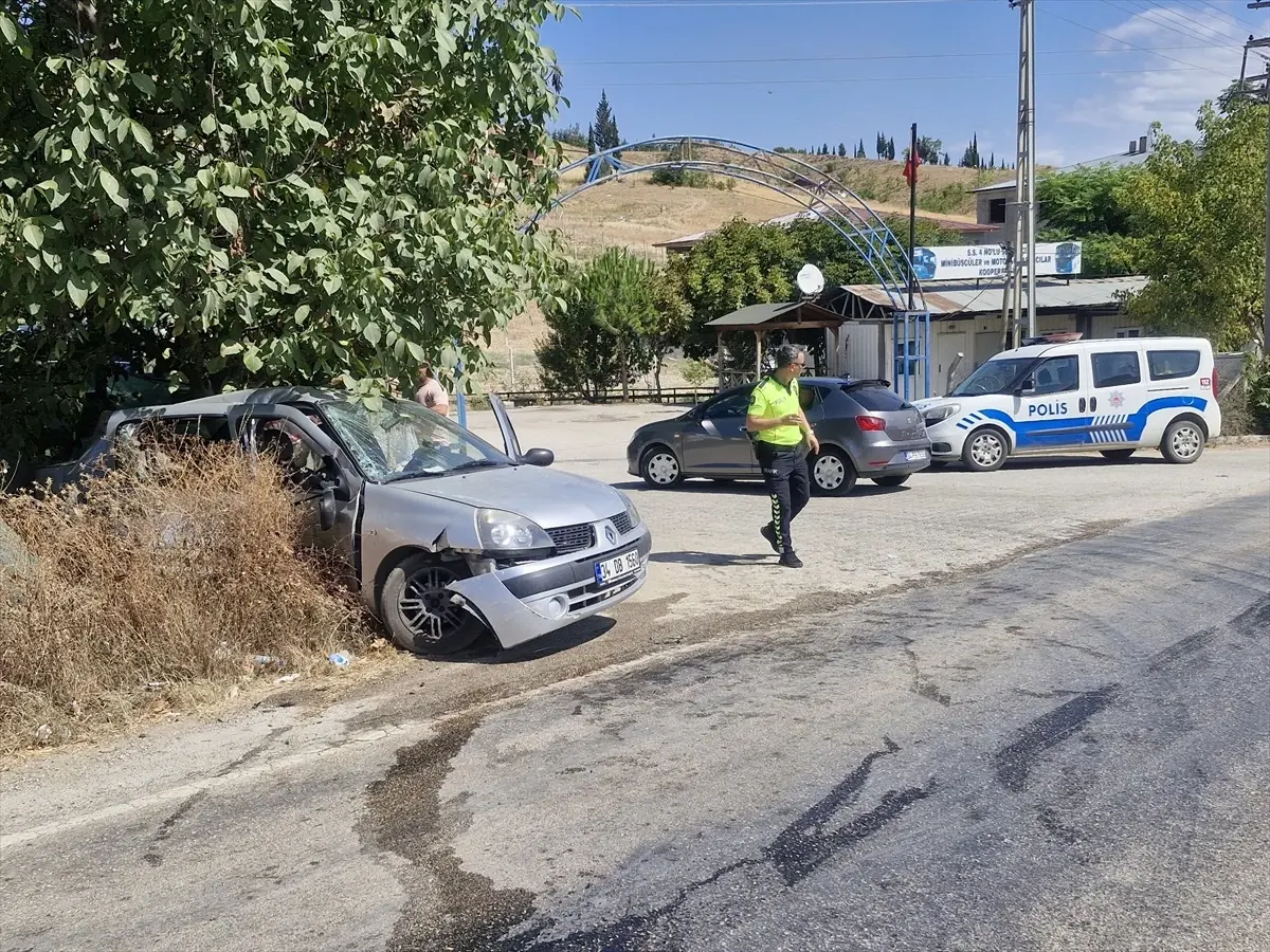 Tokat'ta taksi ile otomobilin çarpıştığı kazada 5 kişi yaralandı