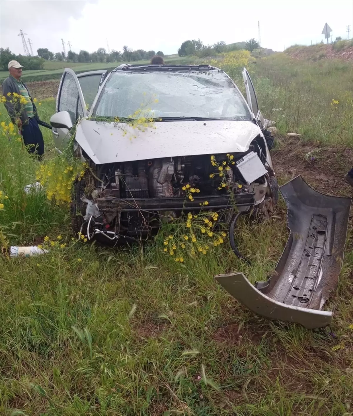Tokat'ta Tarlaya Devrilen Otomobilde 3 Yaralı