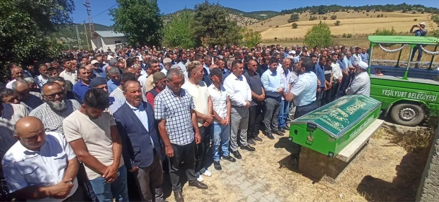 Traktör Devrildi: Selami Südüpak Son Yolculuğuna Uğurlandı