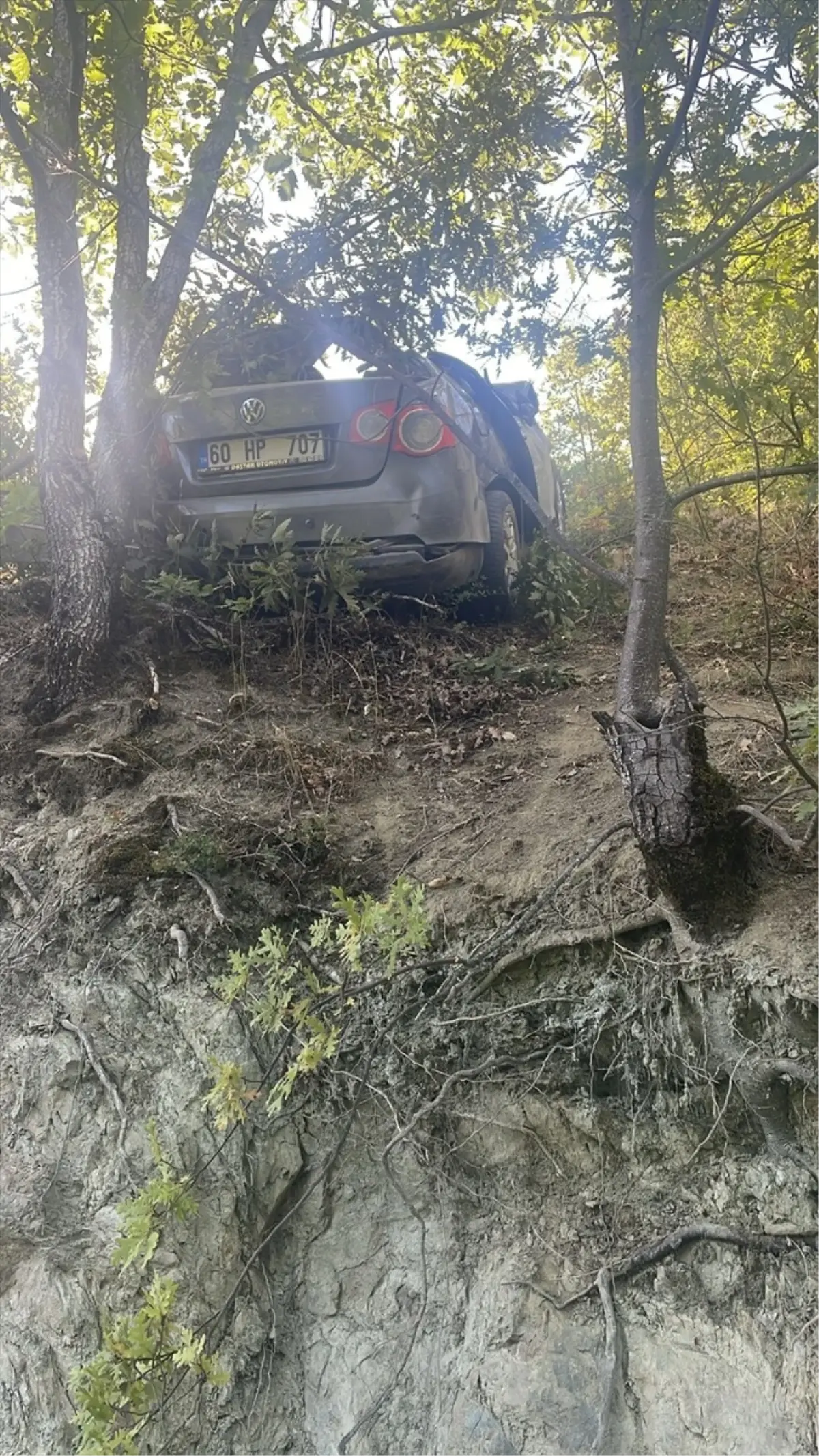 Tokat'ta yoldan çıkan otomobilin sürücüsü yaralandı