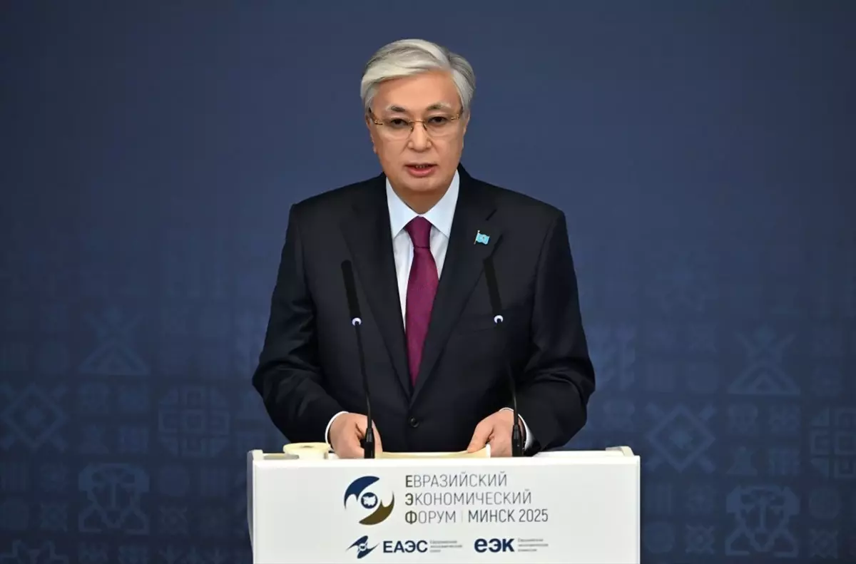Tokayev: AEB Ülkeleri Yapay Zeka Rekabetinde Geride Kalmamalı