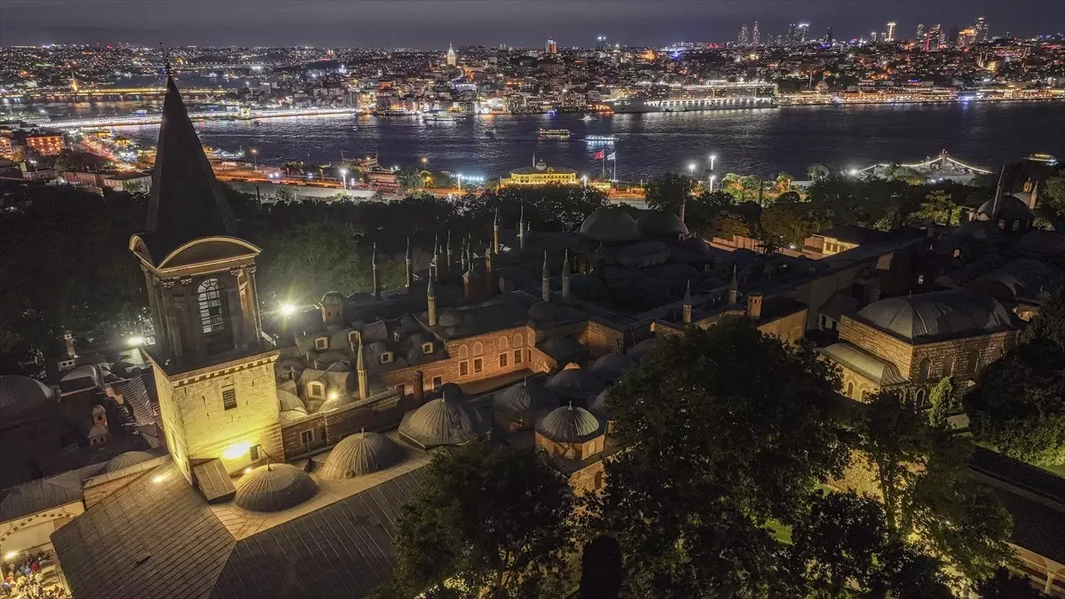 Topkapı Sarayı Gece Turlarına Açıldı