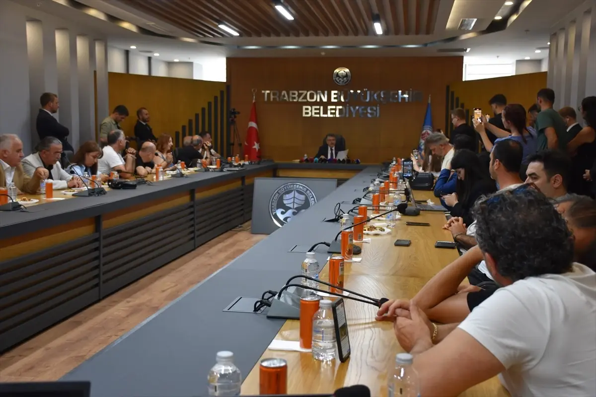 Trabzon Büyükşehir Belediye Başkanı Genç'ten Özgür Özel'e Tepki