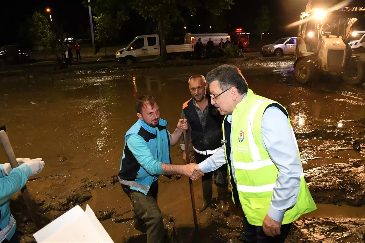 Trabzon'da Sel Felaketi: Belediye Ekipleri Seferber Oldu