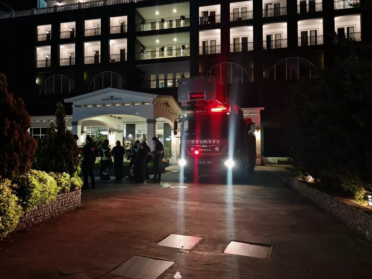 Trabzon'da Otelde Elektrik Panosundan Yangın Çıktı
