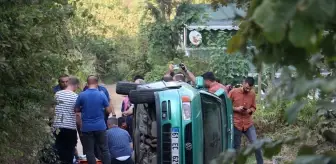 Trabzon'da Devrilen Otomobilin Sürücüsü Yaralandı