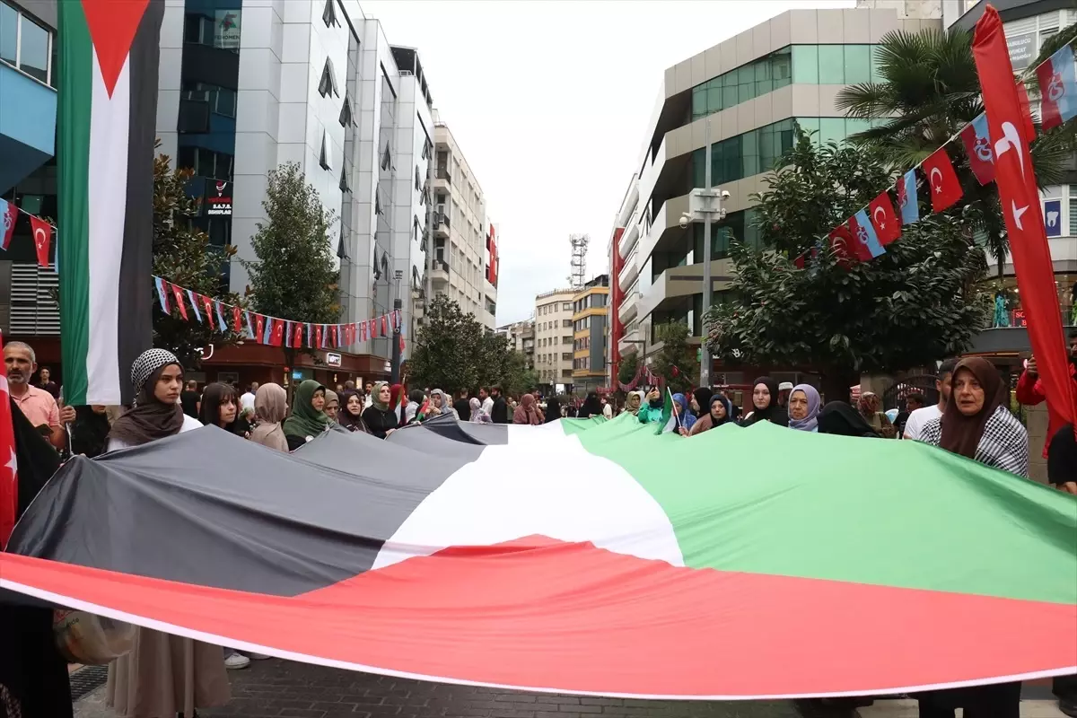 Trabzon&apos;da Filistin İçin Destek Yürüyüşü Düzenlendi