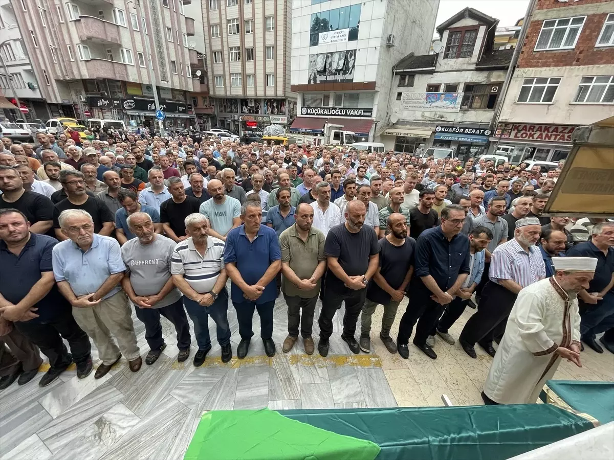 Trabzon'da Fındık Bahçesinde Ölü Bulunan Çiftin Cenazesi Defnedildi