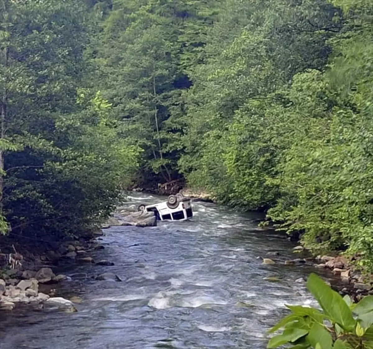Araklı'da Trafik Kazası: 2 Ölü, 1 Yaralı