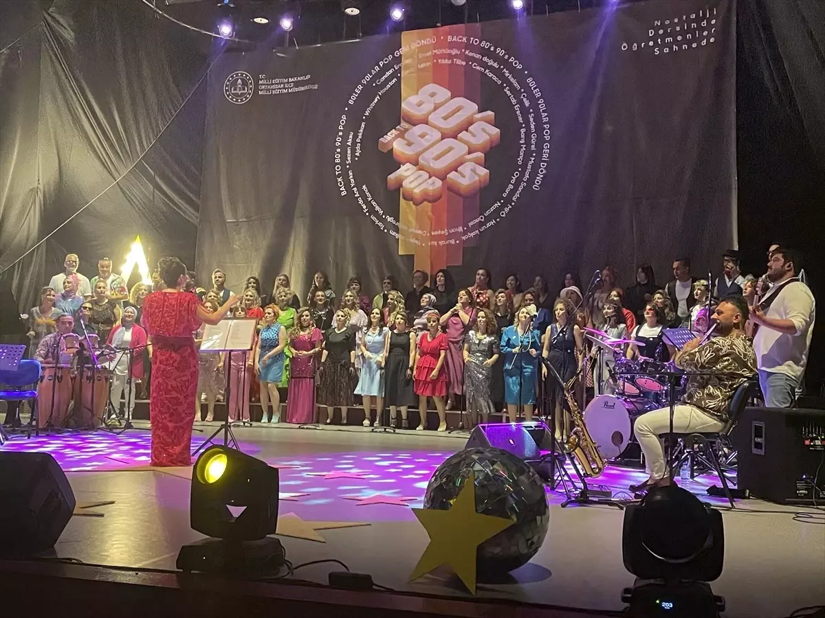 Öğretmenlerden Müzik Dolu Gece: 'Seksenler Doksanlar' Konseri