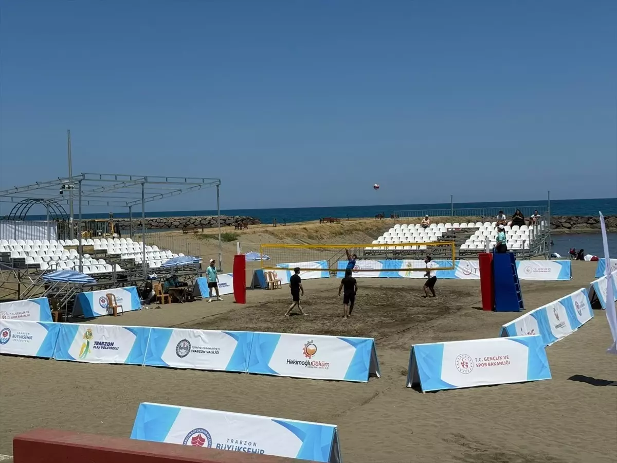 Trabzon'da Plaj Voleybolu Turnuvası Düzenlendi