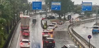 Trabzon'da Sağanak Yağış Hayatı Olumsuz Etkiledi