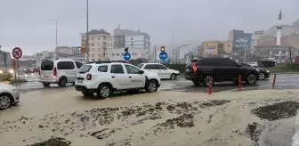 Trabzon'da Sağanak Yağış Trafiği Olumsuz Etkiledi