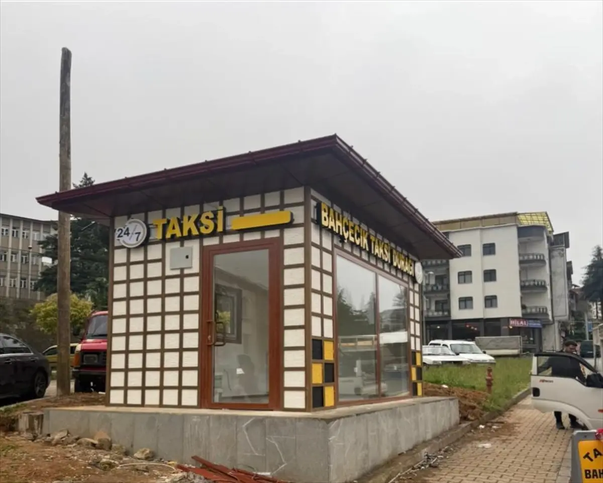 Trabzon'da Taksi ve Dolmuş Durakları Yenileniyor