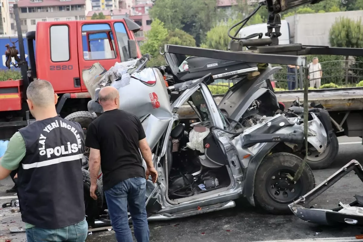 Trabzon'da Zincirleme Trafik Kazası: 3 Yaralı