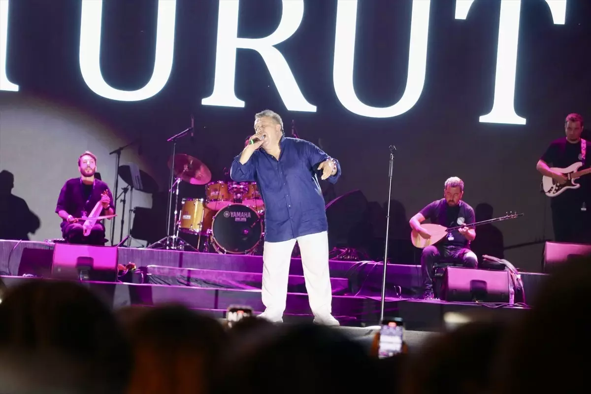 Trabzon Kültür Yolu Festivali'nde İsmail Türüt Konseri