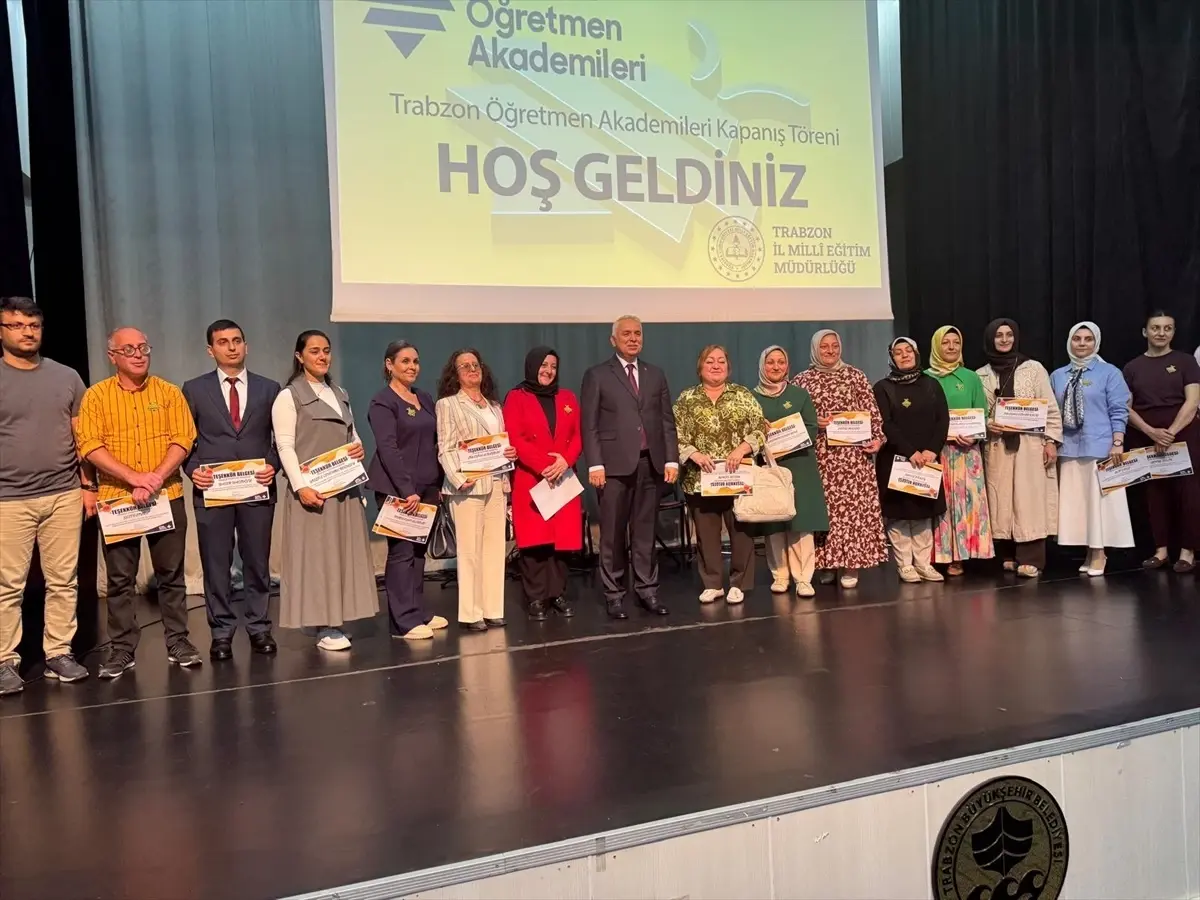 Trabzon'da 156 Öğretmene Sertifika Töreni