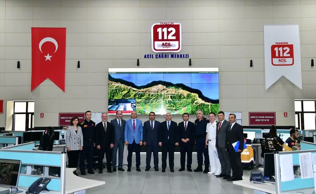 Vali Yıldırım, 112 Acil Çağrı Merkezi'ni Ziyaret Etti